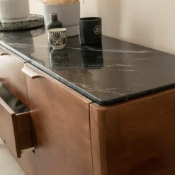 Buffet<Made in Meubles Buffet en marbre noir et bois de manguier Roch