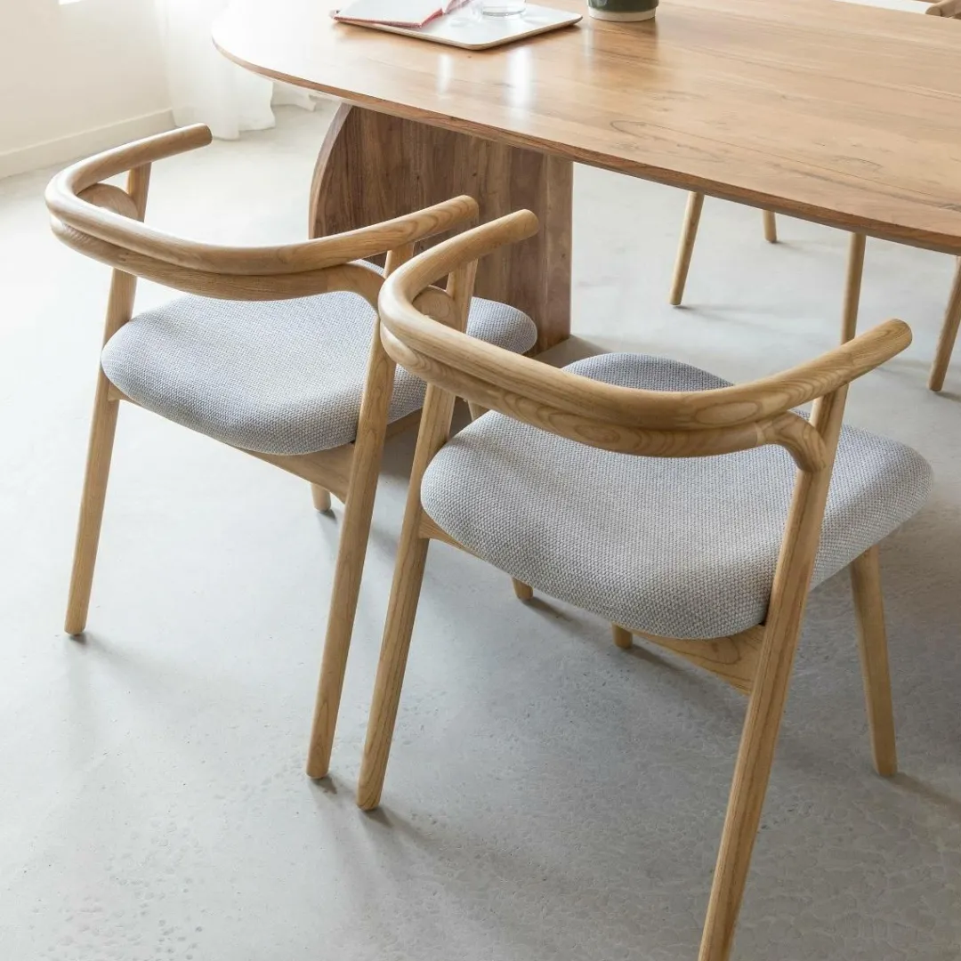 Chaise<Made in Meubles Chaise en bois d'orme et tissu gris Aline (lot de 2)