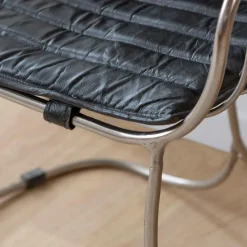 Chaise<Made in Meubles Chaise en cuir et métal noir Heidi