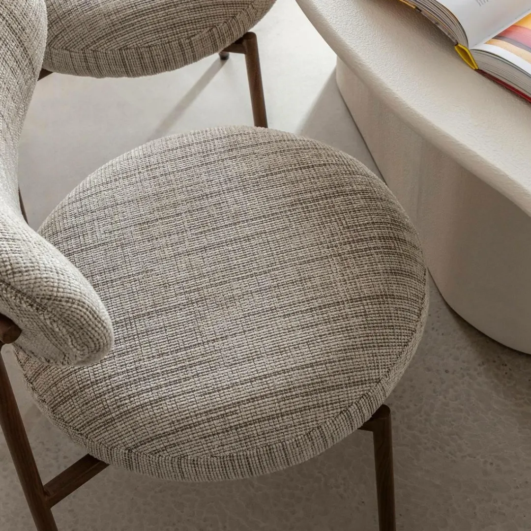 Chaise<Made in Meubles Chaise tissu écru chiné taupe pieds métal effet bois Janis (lot de 2)