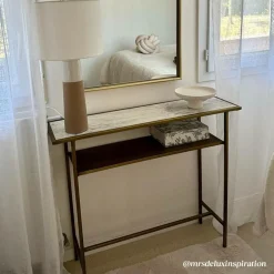 Table Console<Made in Meubles Console en métal doré et marbre Timéo