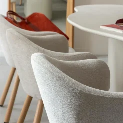 Fauteuil<Made in Meubles Fauteuil en tissu écru et pieds en métal effet bois Mayi