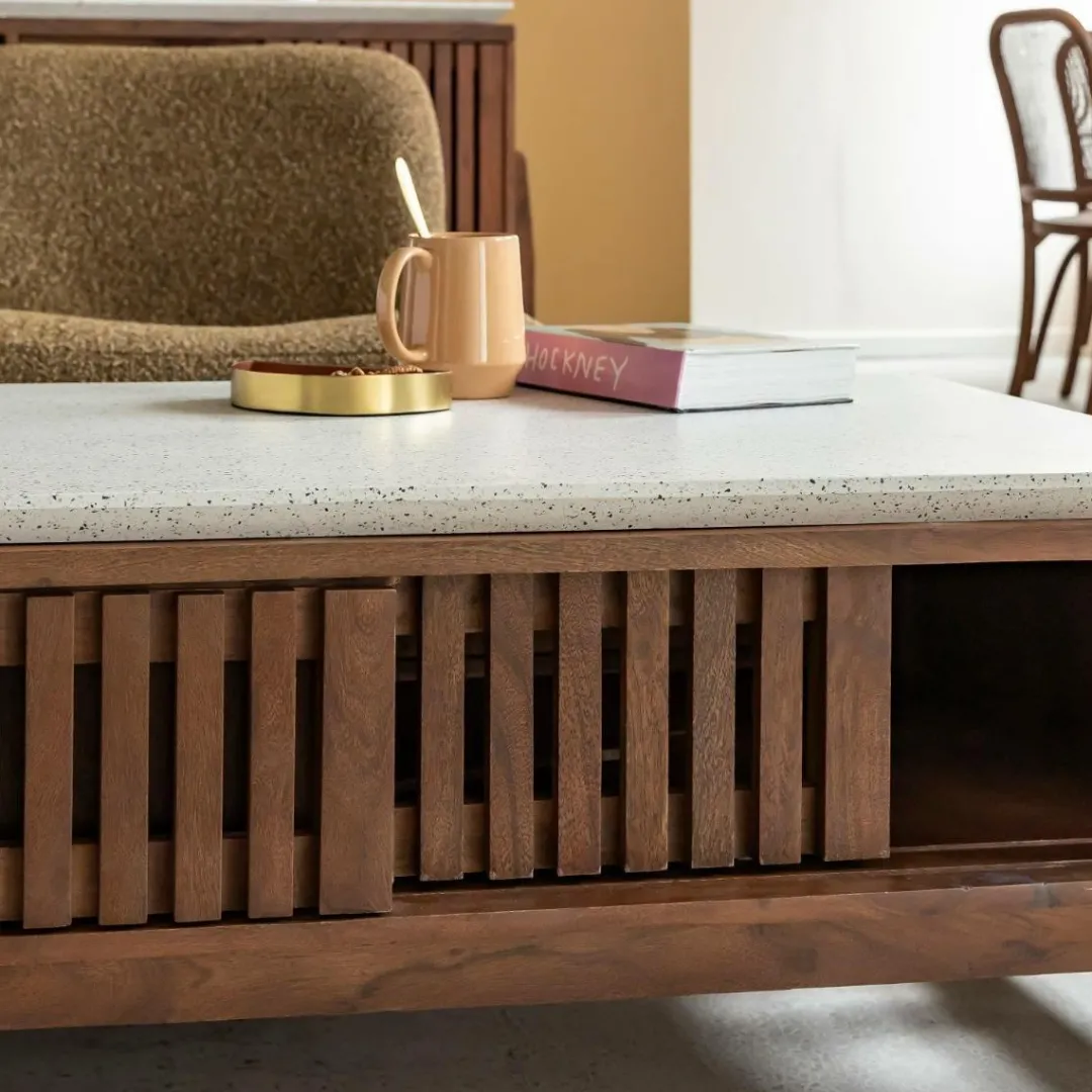 Table Basse<Made in Meubles Table basse en bois d'acacia et terrazzo Kaelis