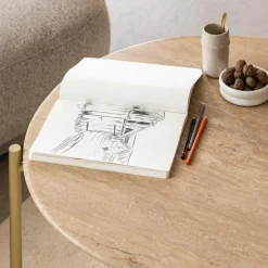 Table Basse<Made in Meubles Table basse ronde en marbre et métal doré Cerys